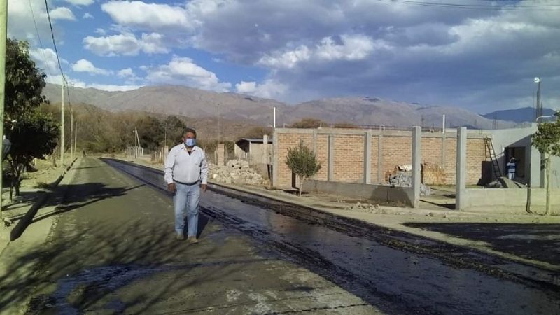 Avanza obra de asfaltado en el loteo Los Soria