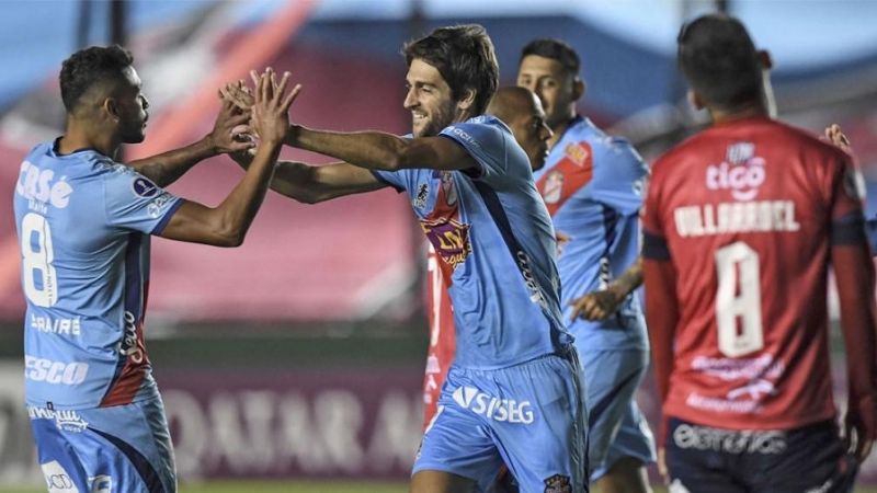 Arsenal de Sarandí ante Sporting Cristal, en Perú