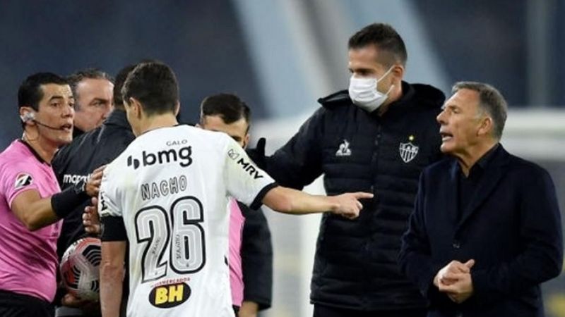 Russo explotó porque "Nacho Fernández manejó el partido"