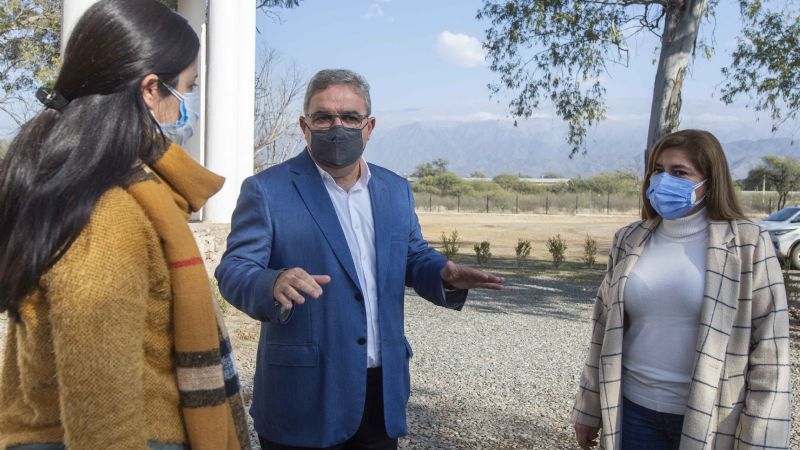 Avanzan con la vacunación el interior hasta los 27 años