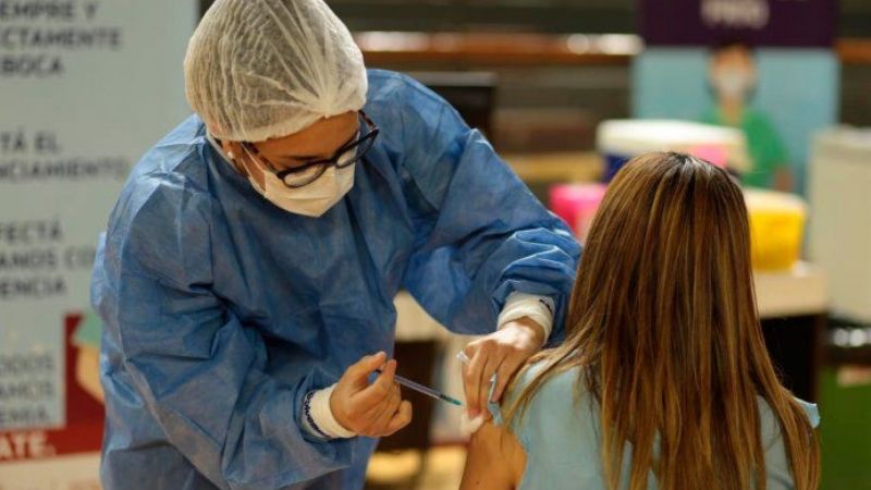 Las personas vacunadas desarrollan una potente respuesta al virus