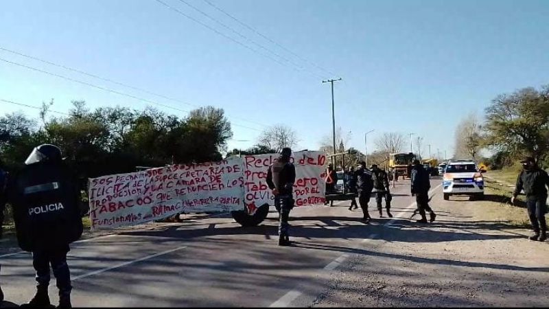 Despejan el piquete de tabacaleros en la ruta 64