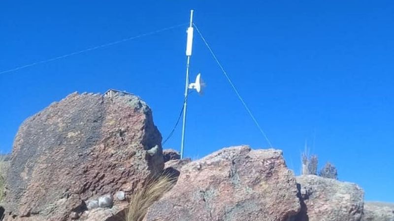 Zona serrana de Santa María: trabajan en la instalación del WIFI domiciliario