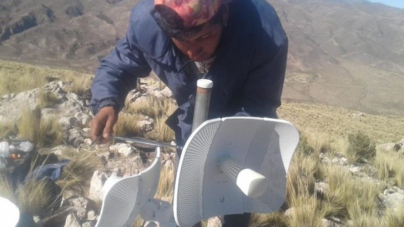 Zona serrana de Santa María: trabajan en la instalación del WIFI domiciliario