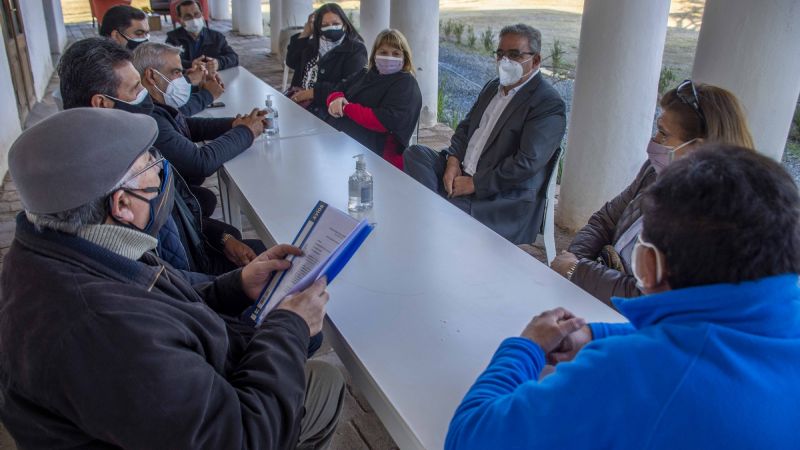 Jalil acordó discusión salarial y viviendas para trabajadores
