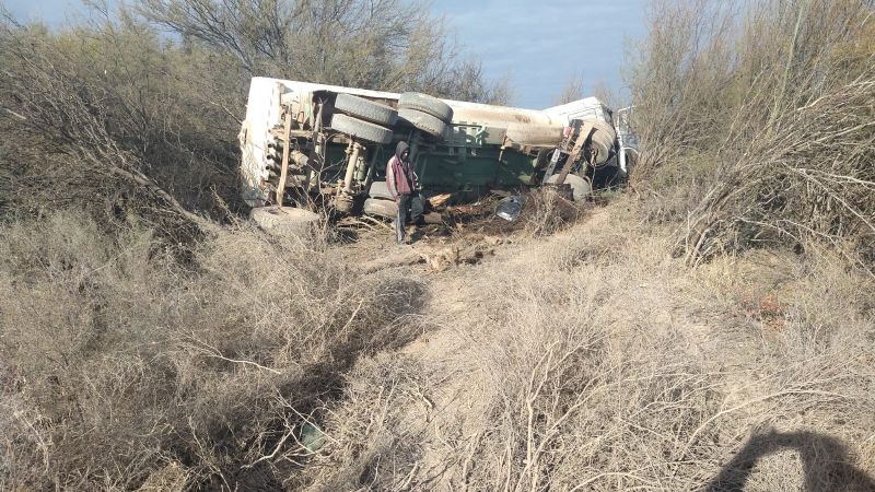 Volcó un camión en la ruta 60