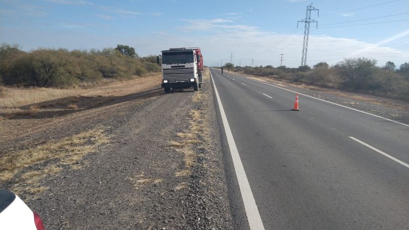 Volcó un camión en la ruta 60
