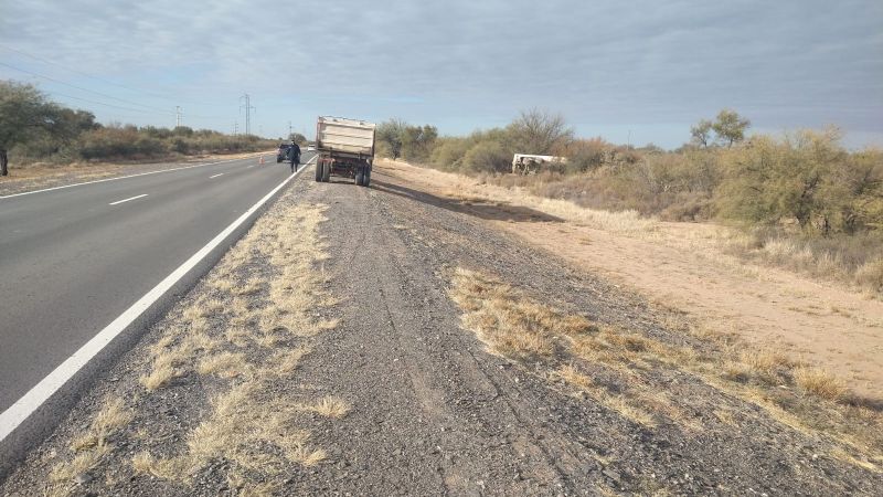 Volcó un camión en la ruta 60