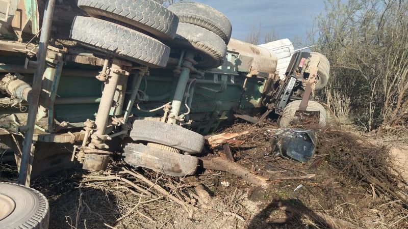 Volcó un camión en la ruta 60