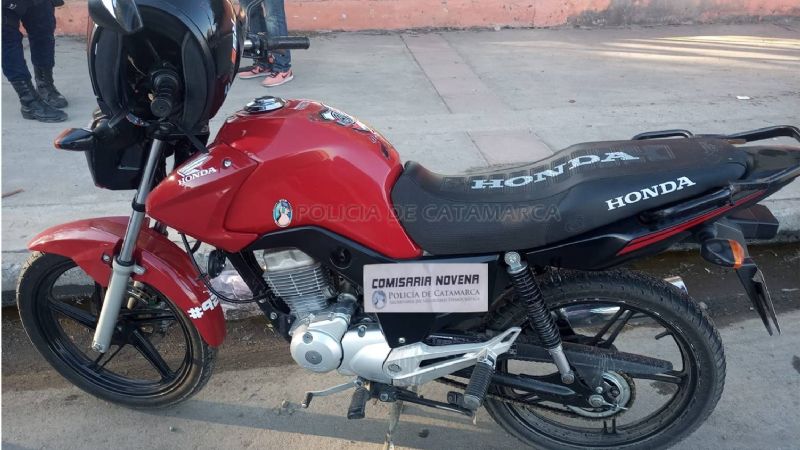 Aprehenden a un joven y recuperan una moto requerida por la Justicia