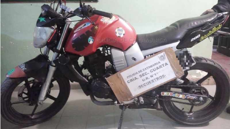 Buscaban una moto robada y encontraron una maceta con marihuana