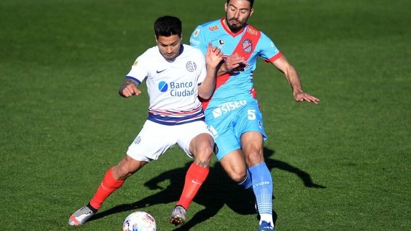 Con uno menos, Colón venció a River en el Monumental