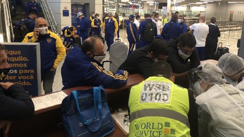 Mineiro empezó la “revancha” con Boca en el aeropuerto