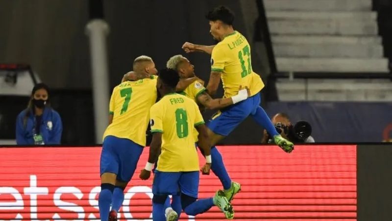 Brasil sufrió hasta la última jugada con Chile, pero está en “semis”