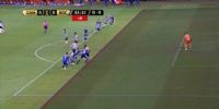 INCRÉBLE. Por la rodilla de González cobraron offside de Boca, en el gol de Weigandt.