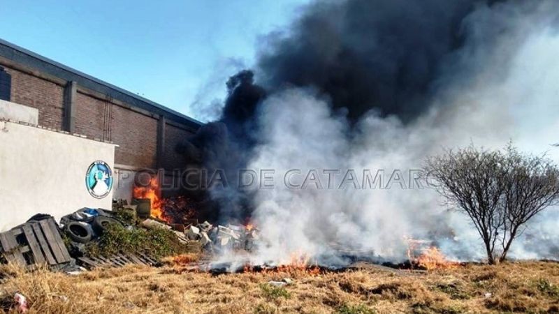 Incendio en un depósito de Desarrollo Social en El Pantanillo
