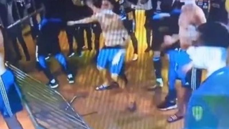 Graves incidentes y gases contra jugadores y directivos de Boca