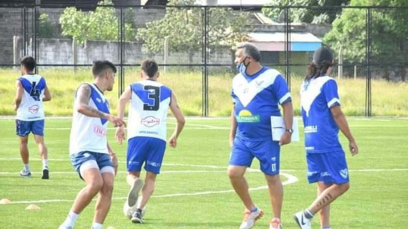 Vélez suspendió entrenamientos por caso positivo de Covid