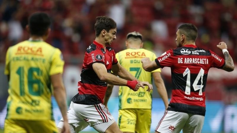 “Fla” goleó a Defensa que se despidió de la Libertadores