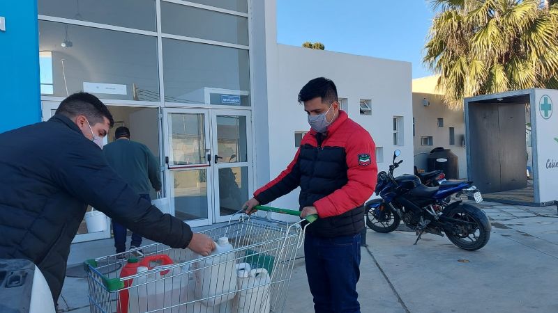 Kolina cumplió 11 años: donaron 200 litros de lavandina al Malbrán