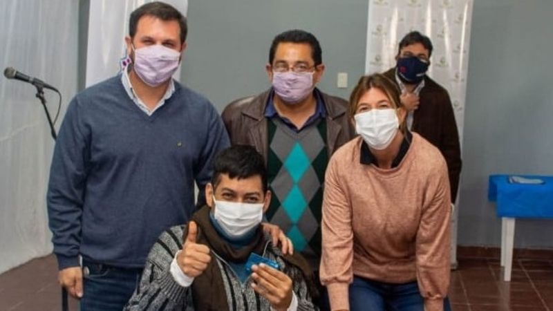 Entrega de becas a usuarios de Salud Mental