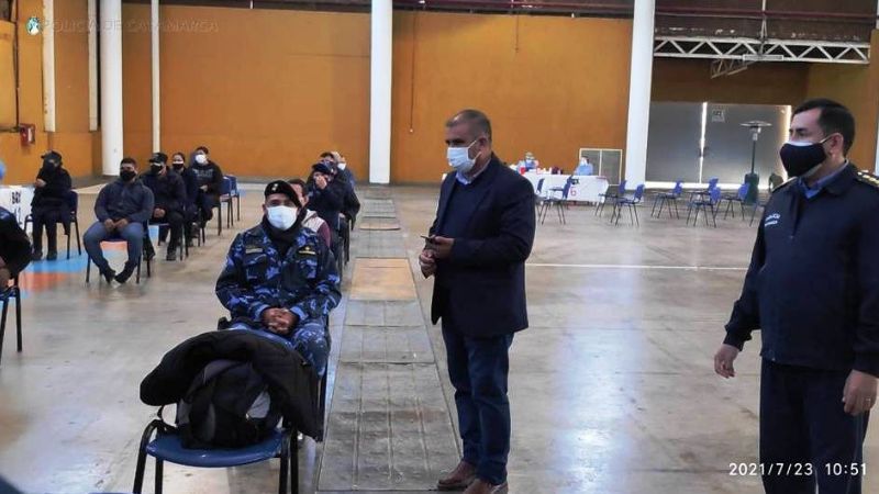 Aplicaron segunda dosis para policías