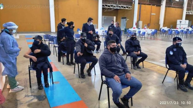 Aplicaron segunda dosis para policías