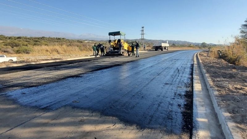 Comenzó la pavimentación de la Costanera