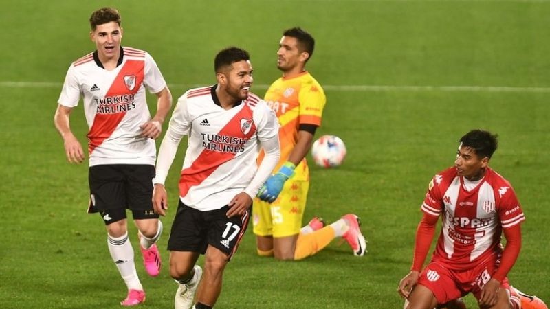 River goleó 4-0 a Unión en su primer éxito “liguero”
