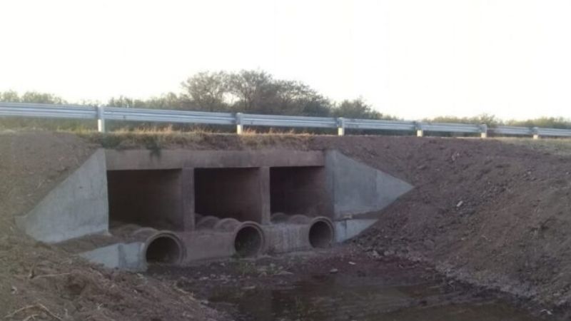 Ruta 60: construyen alcantarilla en Casa de Piedra