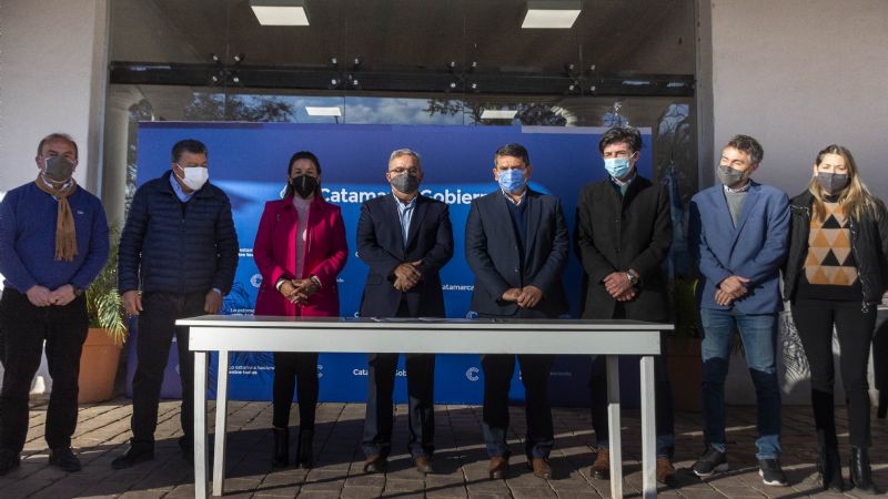 Jalil firmó convenio con los municipios del Valle Central