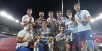 LA CELEBRACIÓN de Los Pumas, con las medallas de bronce, en la noche tokiota.