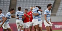 FESTEJO ARGENTINO de Los Pumas que lograron la primera medalla para el país, y nada menos que ante Inglaterra.