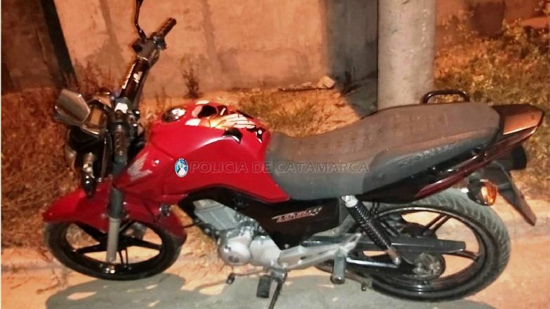 Policías recuperaron una moto robada