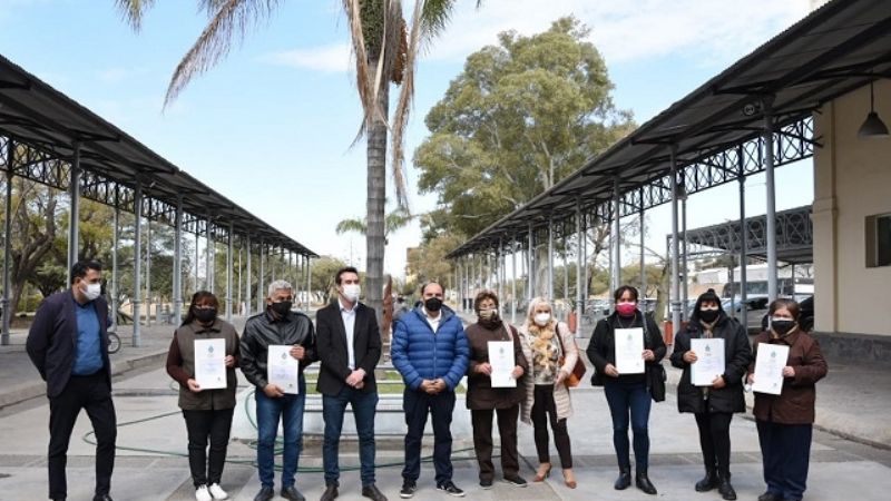 Entregaron escrituras a más familias de la Capital