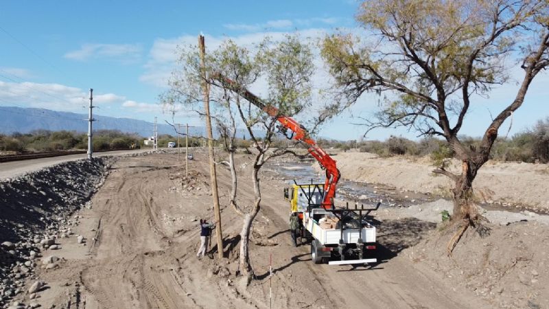 Energía trabaja en la revalorización de la costanera del río del Valle