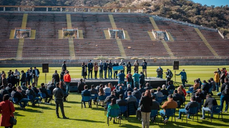 Raúl y Lucia entregaron fondos a clubes y municipios para obras deportivas