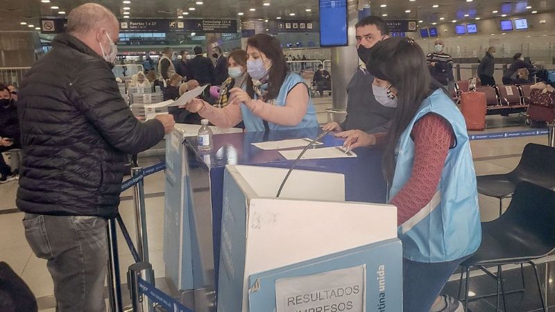 Confirman 14 casos de la variante Delta en Córdoba, relacionados con un viajero