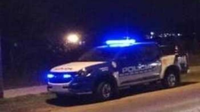 Amenazó con quemarse junto a su hijo de 7 años