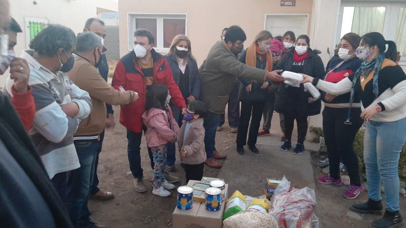 Una nueva acción solidaria del MFB junto precandidatos en Valle Chico