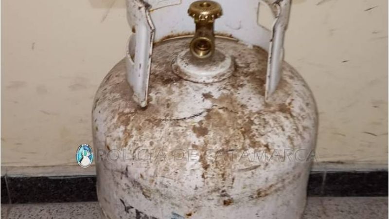 Robaron una garrafa y la escondieron en la casa del vecino