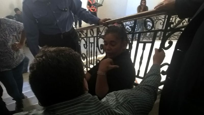 Mujer que se prendió fuego volvió a reclamar alimentos para el comedor
