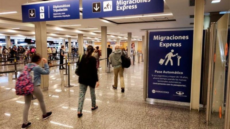 "Entre mediados de agosto y septiembre Argentina podría tener la tercera ola"