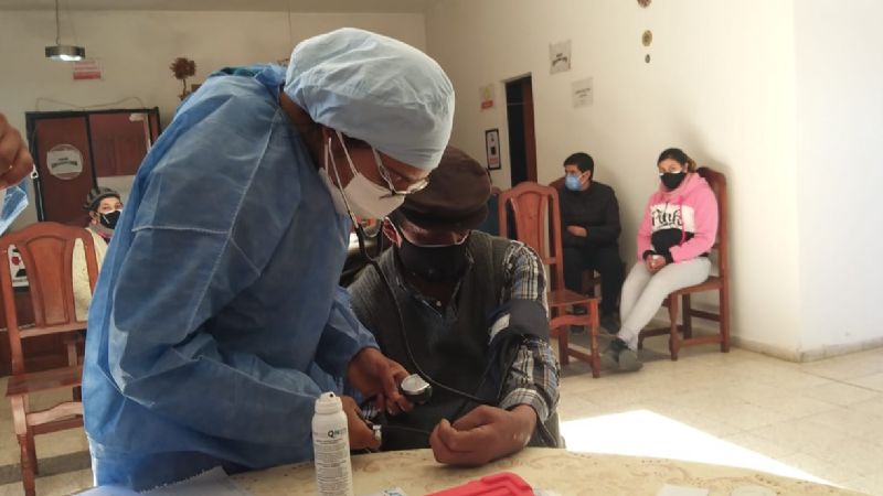 Operativo de vacunación en Los Ángeles