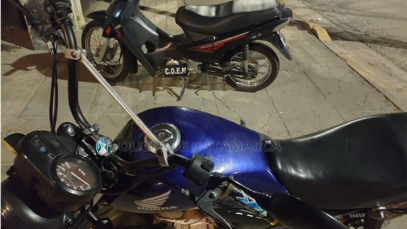 Sorprendieron a dos ladrones de motos