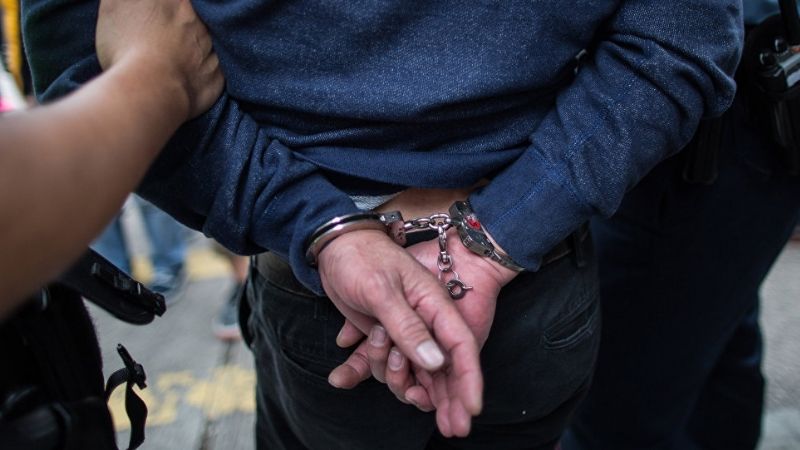 Arrebatador no pudo robar y fue atrapado por policías