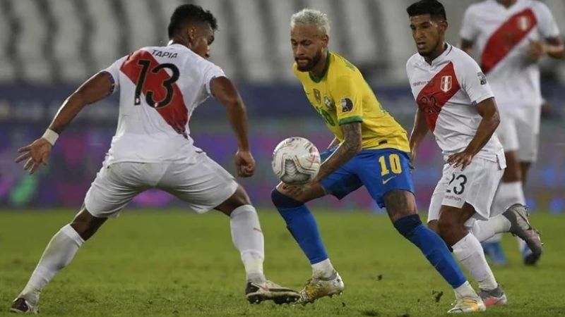 Brasil y Perú definen al primer finalista de la Copa América