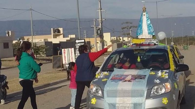 Vecinos de Valle Chico recorrieron el barrio con la Virgen del Valle