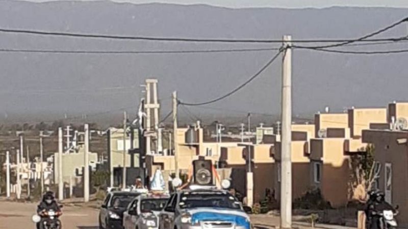 Vecinos de Valle Chico recorrieron el barrio con la Virgen del Valle
