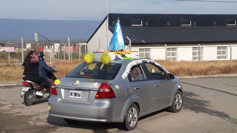 Vecinos de Valle Chico recorrieron el barrio con la Virgen del Valle